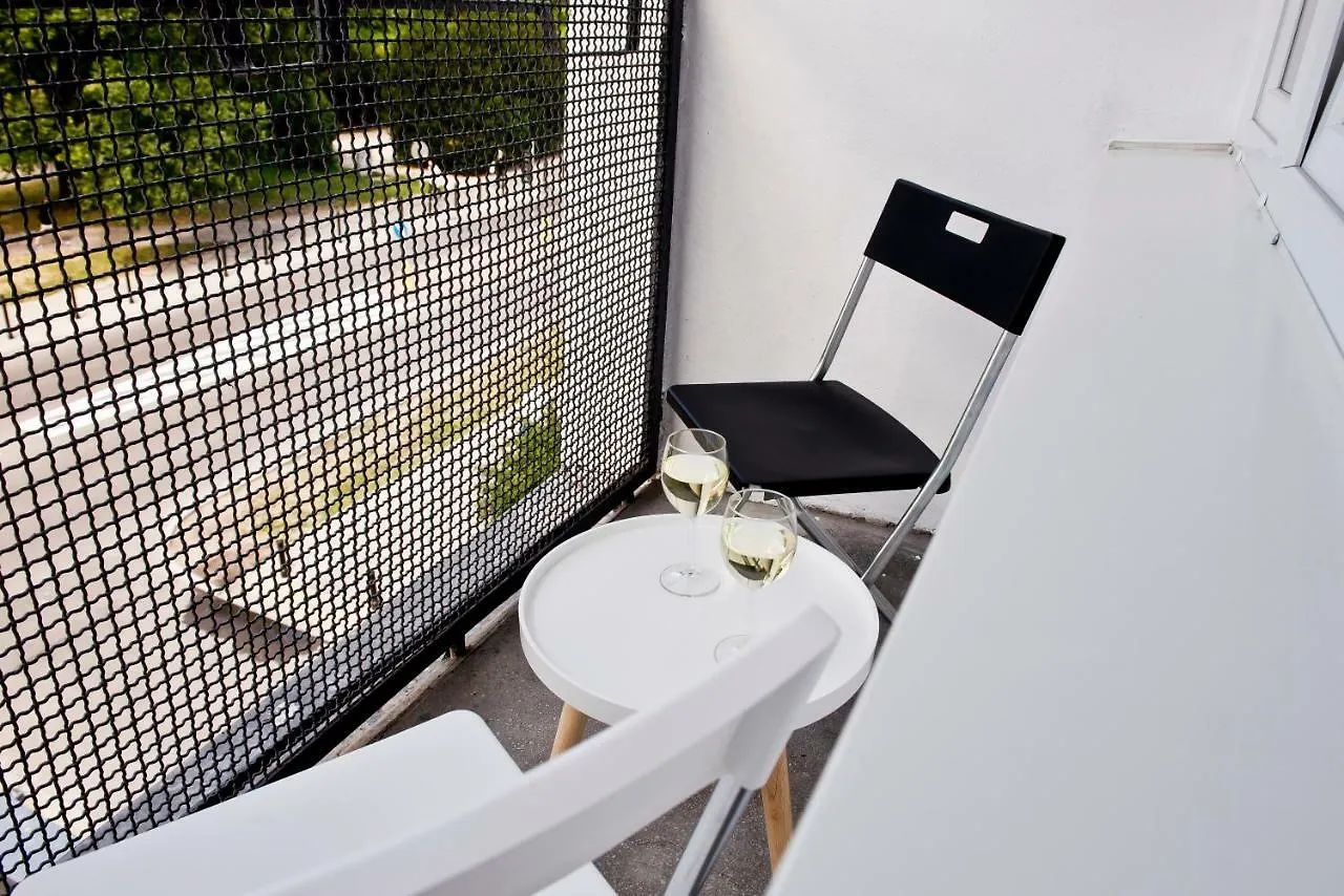 Apartment Apartament Powisle With Balcony Warsaw